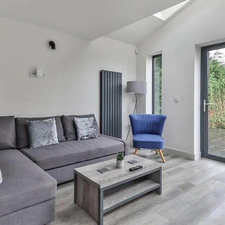 Spacious, Modern 2 Bed With Ensuites
