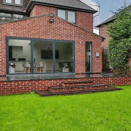 Spacious, Modern 2 Bed With Ensuites Apart-hotel